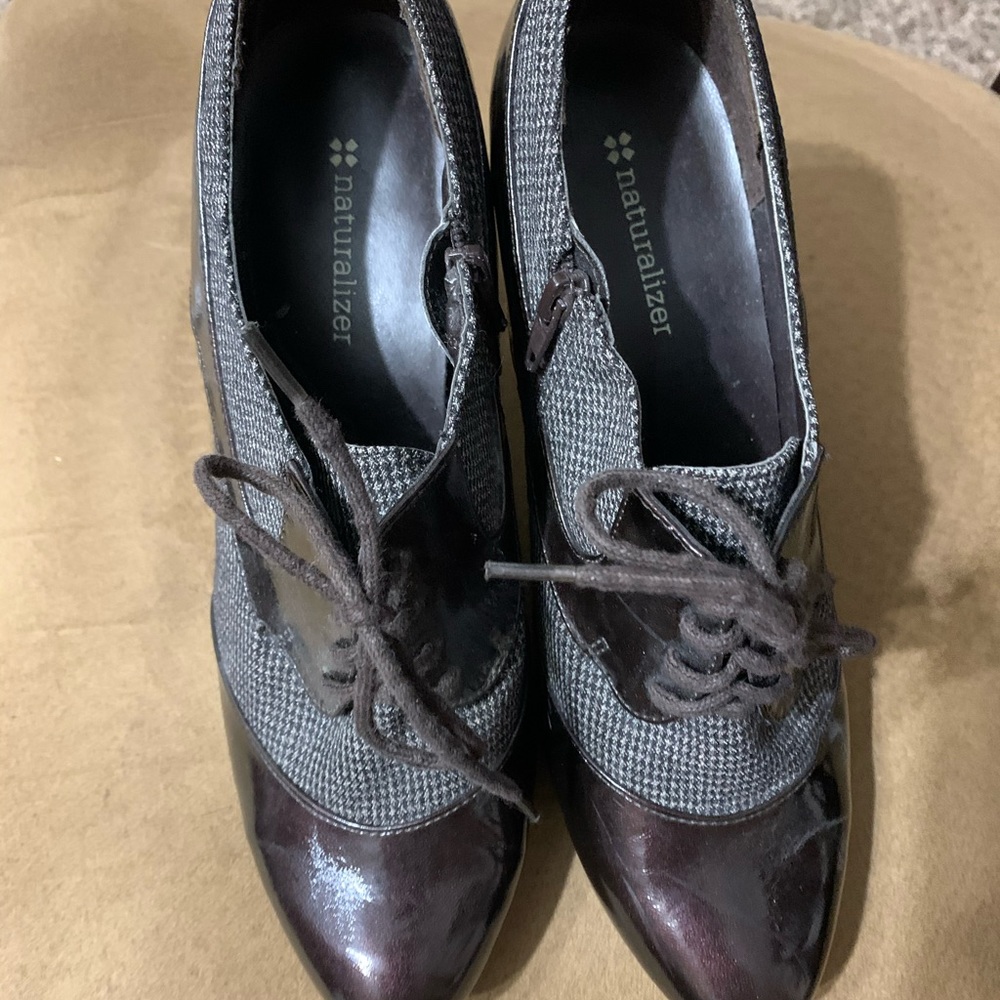 Naturalizer oxford Heels size 9W